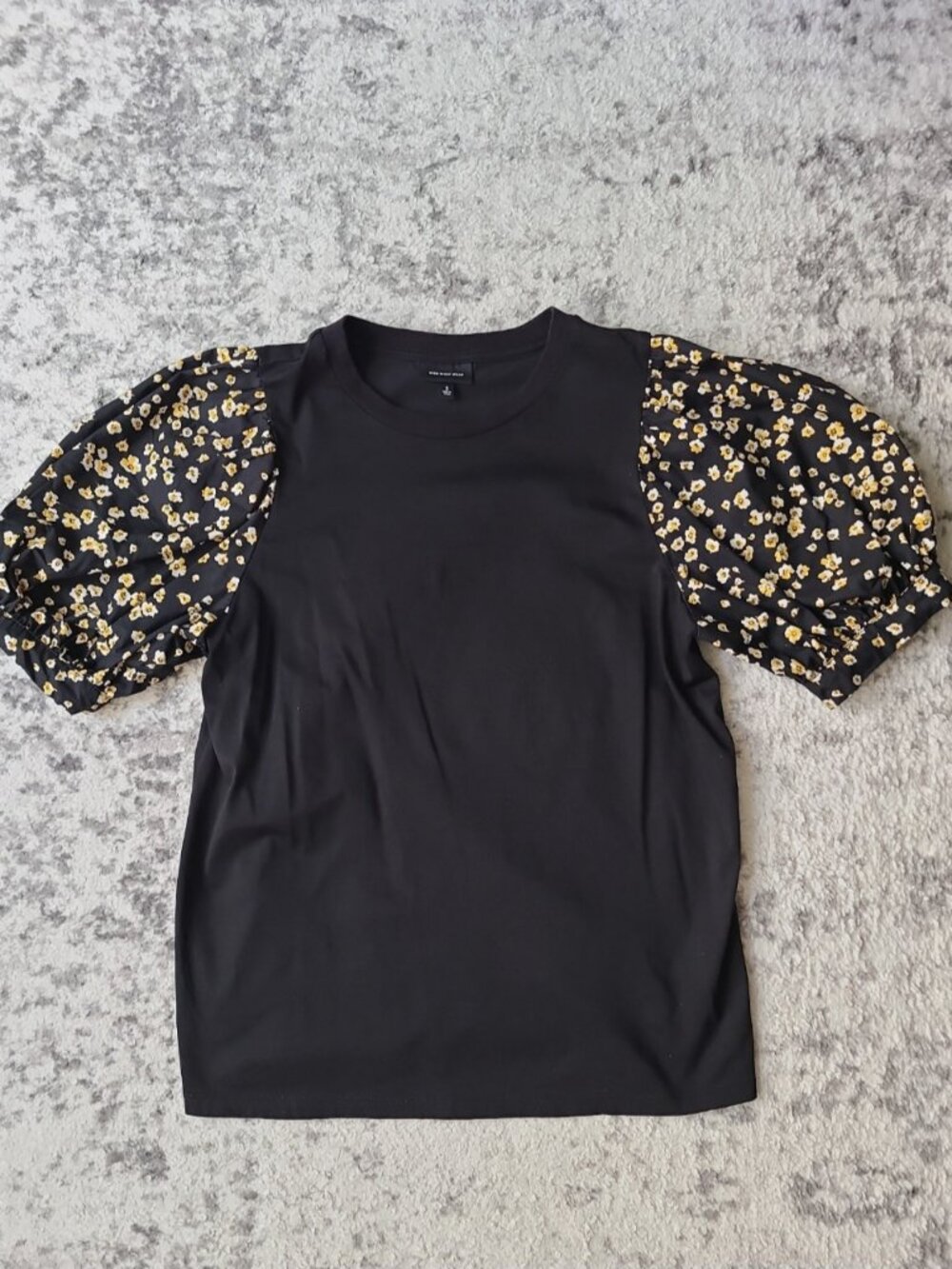 Floral puff sleeve top